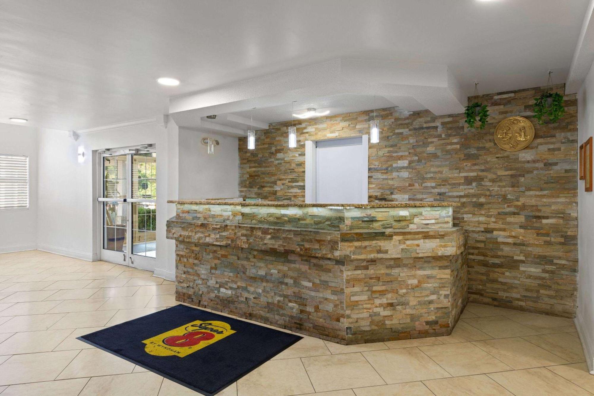Отель Super 8 By Wyndham Harbison/Parkridge Hospital Колумбия Экстерьер фото